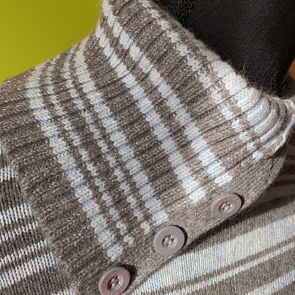 DKNY Sweater Turtleneck - Picture 3 of 12